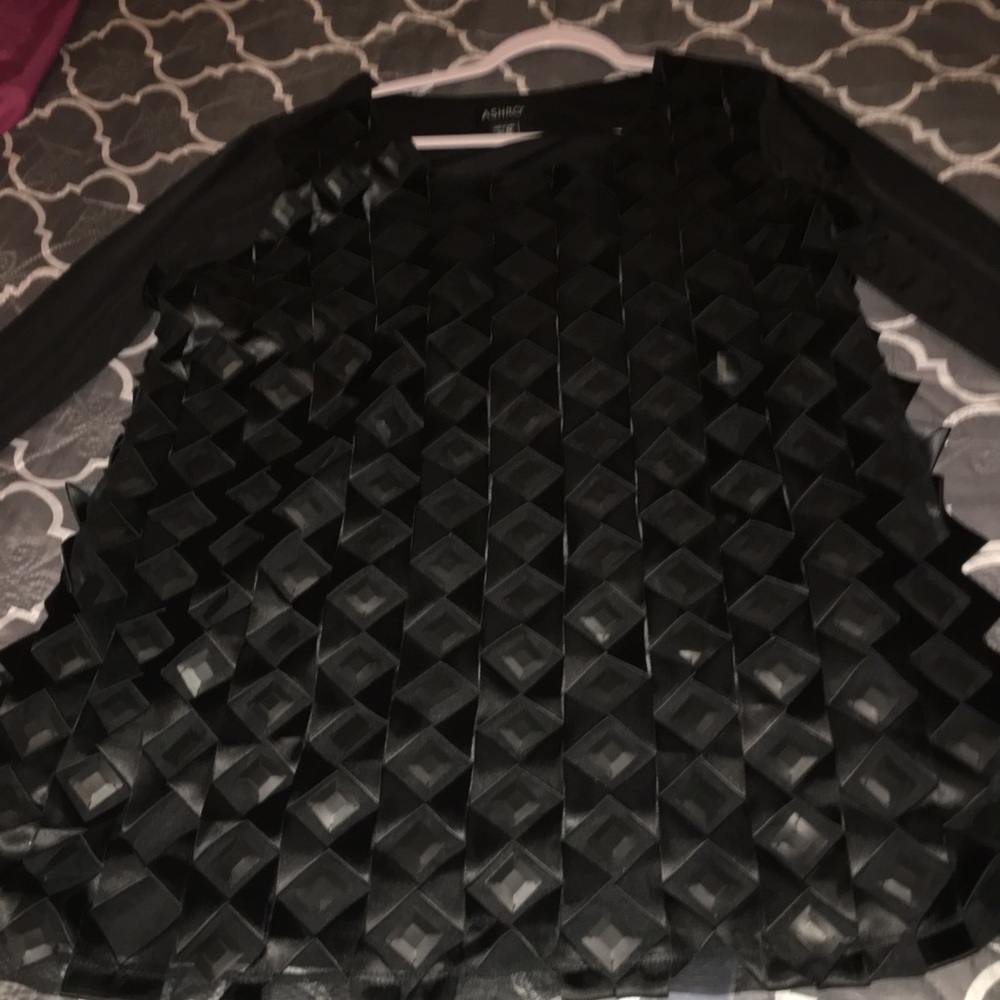 Plus size top - Picture 3 of 3